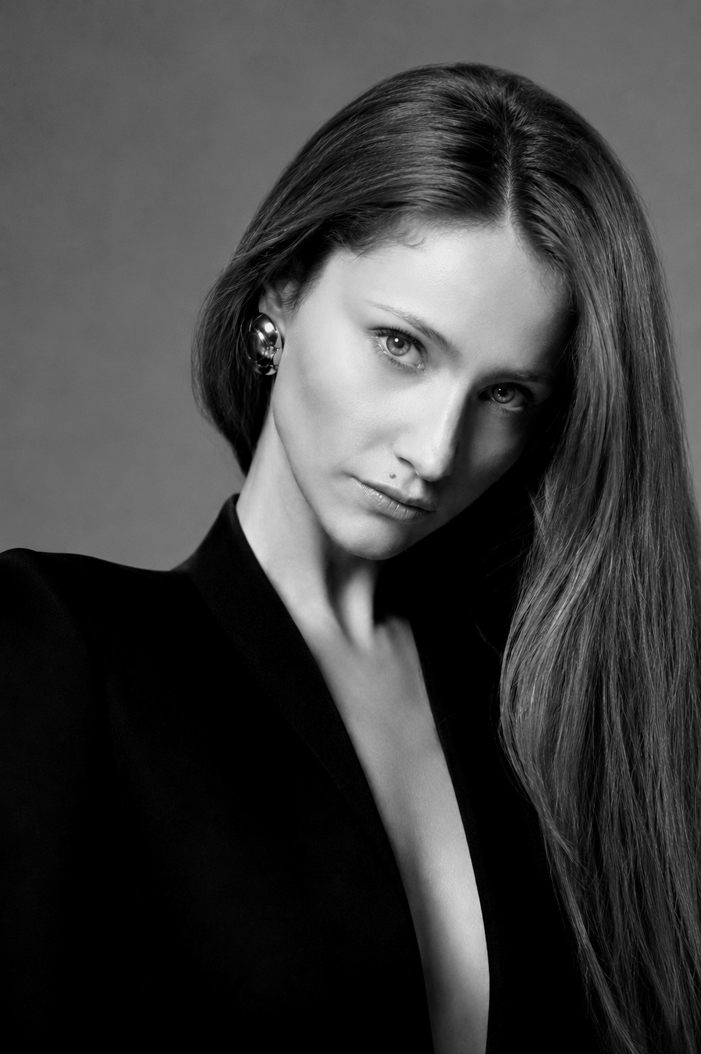 Ainara Arriola — primer plano en blanco y negro